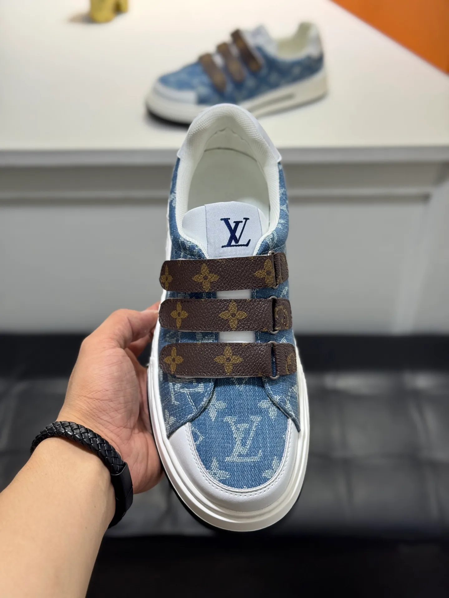 Men's shoes 💰400 [New style] 🌂🌂Top original order - Louis Vuitton®️ Trendy and fashionable yet low-key men's casual shoes, LV special fabric pattern on the upper, comfortable and breathable, sheepskin lining, original rubber outsole, 3 colors available ~ a must-have for sportsmen. Size: 38-44 (45 customized